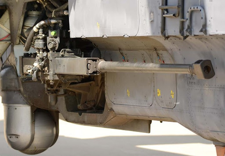 Pháo có khối lượng 115 kg, chiều dài 3.027mm, chiều dài nòng lên tới 2.416mm.