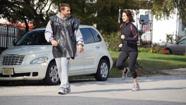 Theo các chuyên gia, việc cuồng một hoạt động thể chất đốt cháy nhiều calo chỉ có thể đẩy nhanh quá trình lão hóa da. Nguồn ảnh: Brightside.