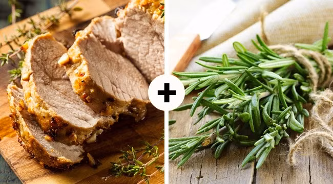 Nếu bạn là một fan trung thành của các món nướng, rán, bạn nên ướp thịt với hương thảo trước khi nấu. Rosemary và các chất chống oxy hóa trong hương thảo có thể ngăn chặn sự hình thành các chất có hại khi thịt được chế biến bằng cách nướng hay rán. Nguồn ảnh: Brightside. 