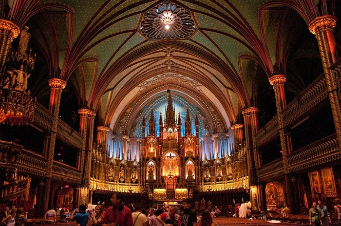  Nhà thờ Đức Bà Paris được biết đến với nhiều tên gọi khác như Notre Dame Cathedral, Our Lady Of Paris (Đức Mẹ Paris), Notre Dame de Paris… Đây là điểm đến không thể bỏ qua khi du lịch Pháp, nơi không chỉ là biểu tượng thiêng liêng của tôn giáo, mà còn là một biểu tượng cho nghệ thuật và kiến trúc đặc sắc, niềm tự hào của người dân nước Pháp.