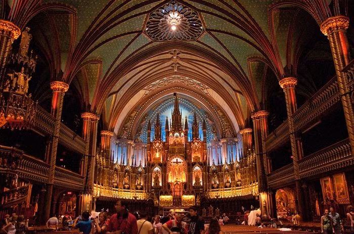  Nhà thờ Đức Bà Paris được biết đến với nhiều tên gọi khác như Notre Dame Cathedral, Our Lady Of Paris (Đức Mẹ Paris), Notre Dame de Paris… Đây là điểm đến không thể bỏ qua khi du lịch Pháp, nơi không chỉ là biểu tượng thiêng liêng của tôn giáo, mà còn là một biểu tượng cho nghệ thuật và kiến trúc đặc sắc, niềm tự hào của người dân nước Pháp.