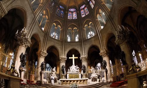 Nhà thờ Đức Bà Paris được thiết kế theo phong cách kiến trúc Gothic. Đây cũng là công trình tiêu biểu nhất nước Pháp về dòng nghệ thuật cổ điển nổi tiếng này.