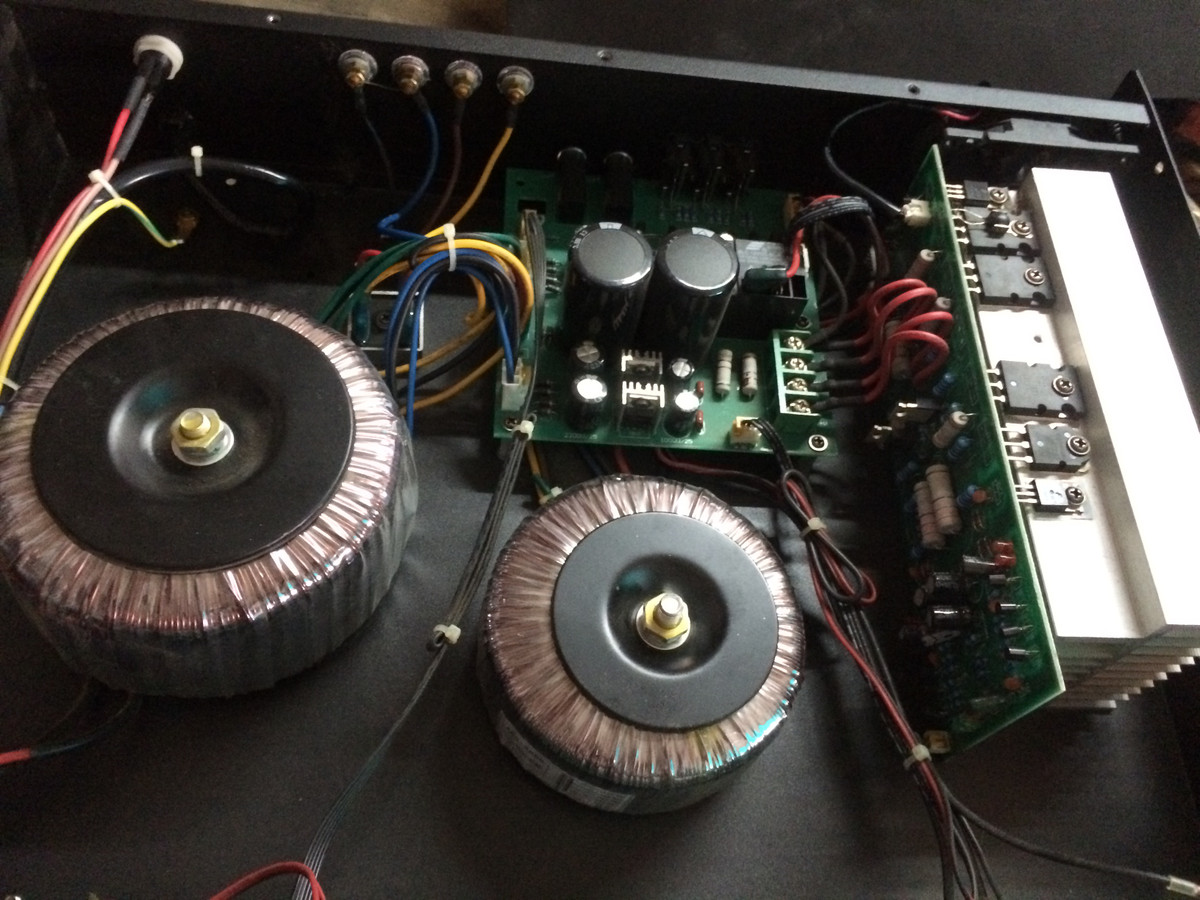 Ngoài ra, các sản phẩm điện tử thường được chế tạo từ kim loại nặng, bán kim loại và nhiều hợp chất hóa học khác nhau như: Chì, thủy ngân, đồng, niken,… Nhiều hóa chất và kim loại trong số này được biết đến như nguyên nhân của những căn bệnh nghiêm trọng: Ung thư, suy giảm nhận thức hay khiến các cơ quan nội tạng bị hủy hoại.