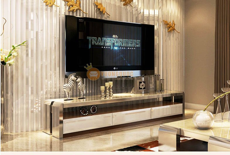 Đặt quá nhiều vật quanh tivi. Các đồ vật xung quanh sẽ cản trở đến quá trình thoát nhiệt của tivi. Bạn cần để tivi thông thoáng, không để đồ đạc cạnh tivi, kê tivi cách tường 10 – 15 cm đảm bảo tivi có không gian để “thở”. 