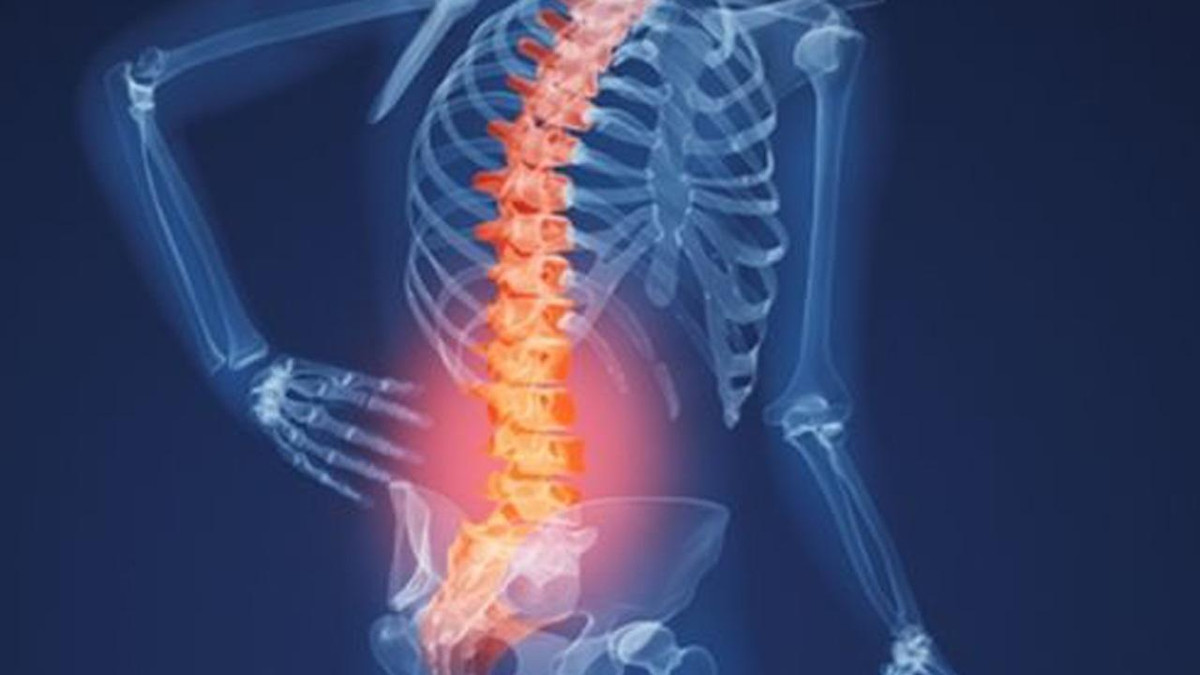 Đặc biệt các trận bão Mặt trời mạnh còn gây ảnh hưởng đến sức khỏe. Các nghiên cứu đã chỉ ra, những người có tiền sử về bệnh tim mạch, não, xương khớp rất mẫn cảm với từ trường của bão Mặt trời. Bởi trong não, tim, xương của con người có các tế bào có từ tính. Khi bão từ xảy ra tạo ra các xung tác động nên các tế bào từ tính gây ra sự mệt mỏi, nhức đầu, khó thở, buồn nôn...