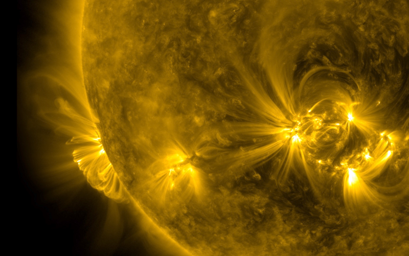 Theo các chuyên gia, bão Mặt trời hoạt động theo chu trình 11 năm. Với chu trình này, bão Mặt trời sẽ đạt cực đại sau đó suy yếu và đạt cực đại trở lại khoảng 11 năm sau.