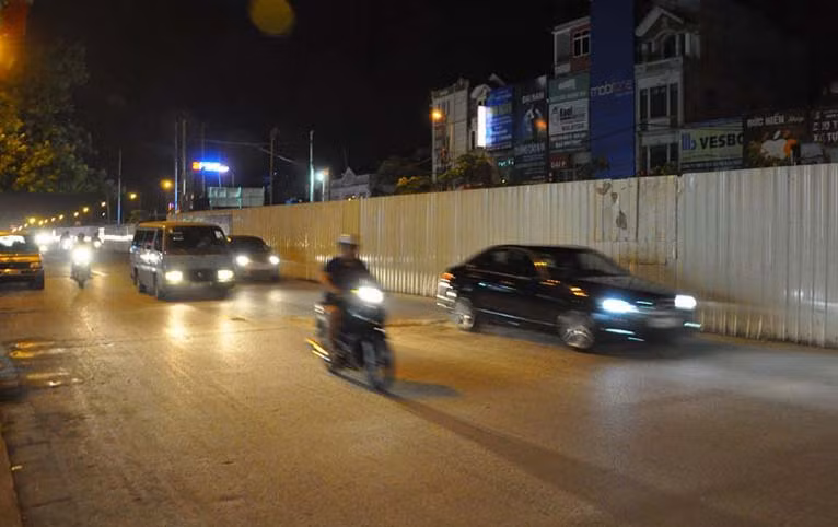 Thanh sat roi, dinh chi goi thau so 2 duong sat do thi HN