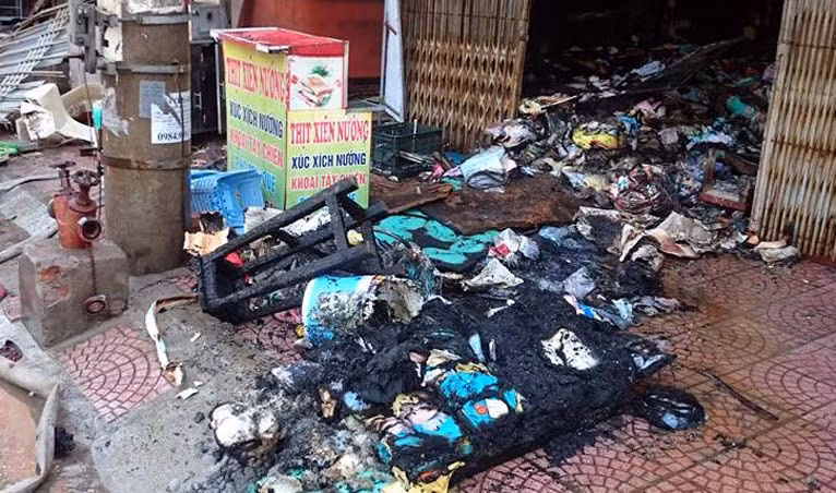 Chay cho Phung Khoang Ha Noi, 4 nguoi bong nang-Hinh-2