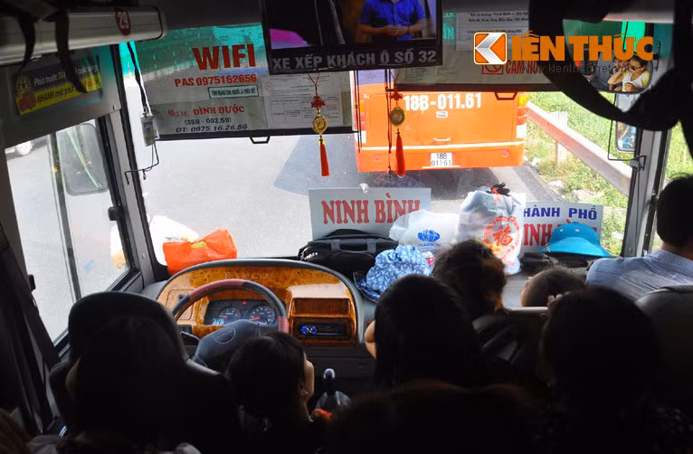 Theo Thượng úy lưu, hầu hết các phương tiện bị lực lượng CSGT dừng xe kiểm tra đều chở quá số người quy định, có xe chở quá 100% số người. Các trường hợp vi phạm đều bị lực lượng CSGT lập biên bản xử lý.