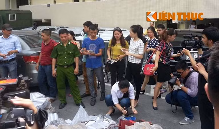 Hang nghin hang hieu Dior, Hermes nhai bi boc tran