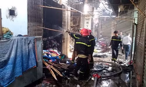 Mot nan nhan tu vong trong vu chay cho Phung Khoang