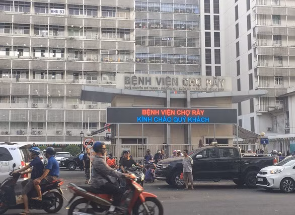 BV Cho Ray: Nha thau nao thang goi mua kinh hien vi hon 1 ty dong?