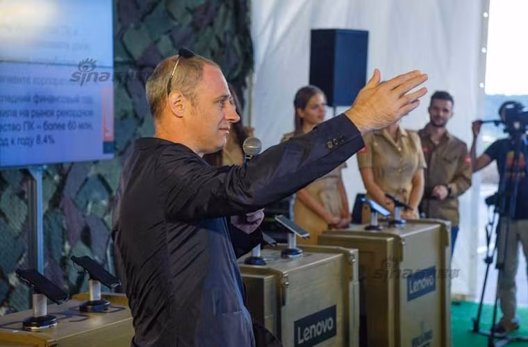 Rõ ràng hơn, World of Tanks là trò chơi online đấu tăng nổi tiếng trên thế giới. Nhà sản xuất game Wargaming đã đưa 7 dòng tăng, pháo tự hành vào game tạo nên đấu trường sôi động. Trò chơi này hiện được hàng triệu người chơi khắp thế giới, gồm cả Nga. Tất nhiên, đây là game có đồ họa nặng nề, việc chạy được nó chứng tỏ Lenovo P90 có cấu hình mạnh mẽ.