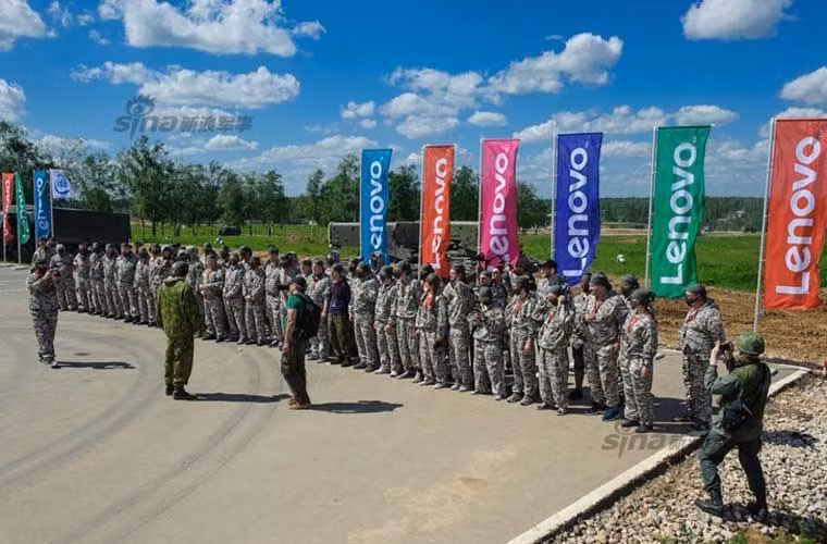 Rất đông binh sĩ tham gia sự kiện quảng bá Lenovo P90.