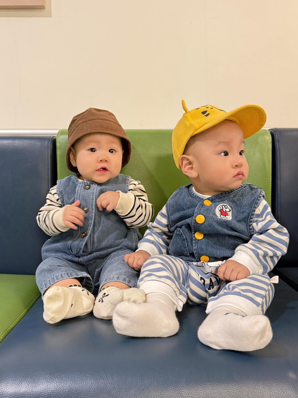 Theo Phương Oanh, cặp song sinh Jimmy - Jenny khác nhau hoàn toàn về tính cách, sở thích và sở trường nhưng đều có những biểu cảm đáng yêu khiến cô cảm thấy "u mê không lối thoát". Ảnh: FB Đỗ Phương Oanh