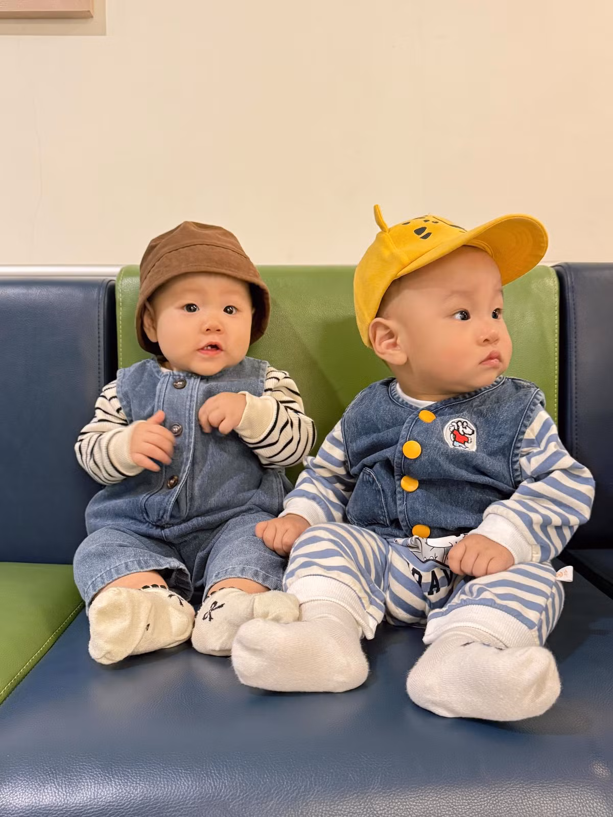 Theo Phương Oanh, cặp song sinh Jimmy - Jenny khác nhau hoàn toàn về tính cách, sở thích và sở trường nhưng đều có những biểu cảm đáng yêu khiến cô cảm thấy "u mê không lối thoát". Ảnh: FB Đỗ Phương Oanh