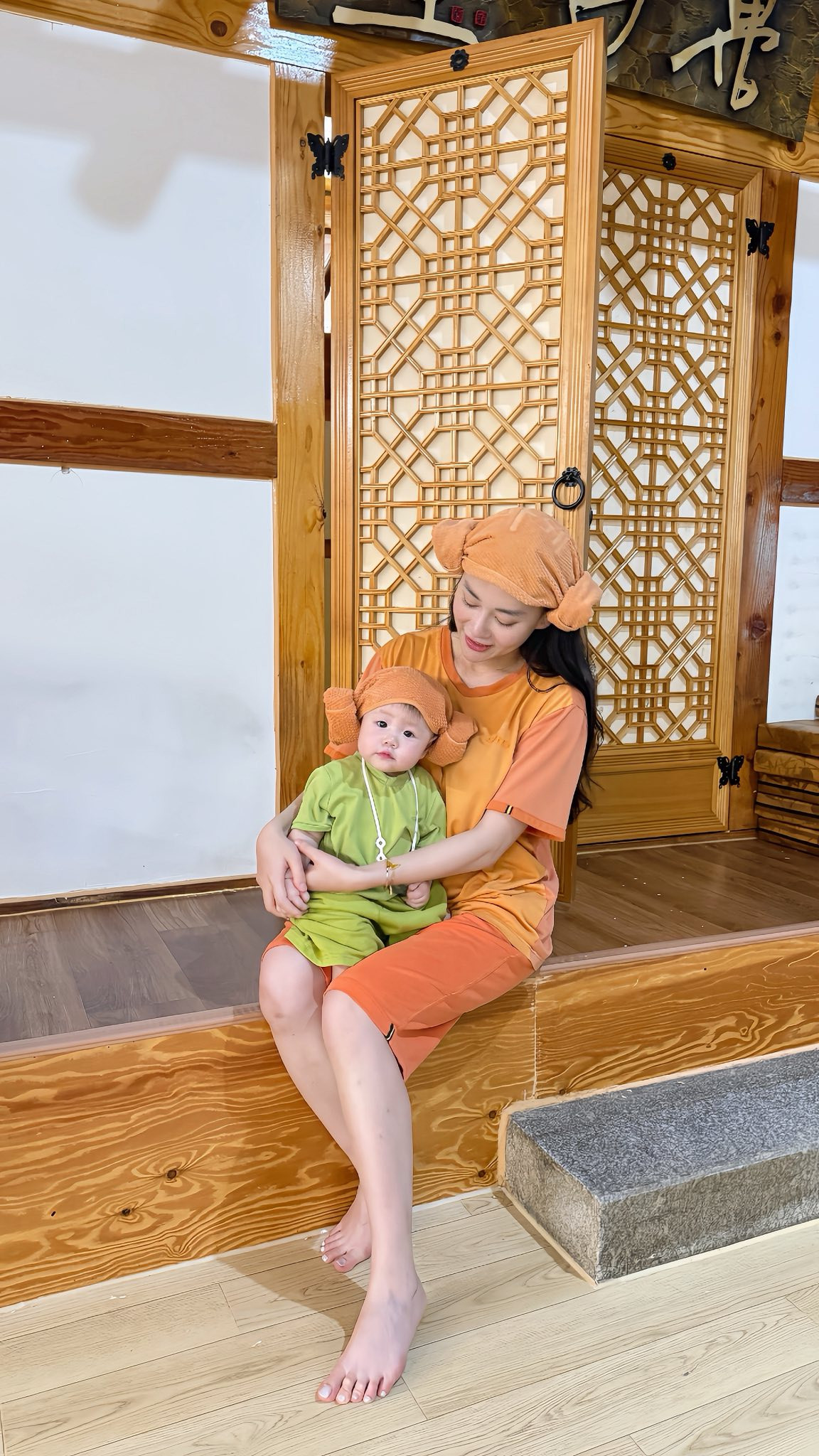 Như thường lệ, cặp song sinh Jimmy - Jenny có những biểu cảm và hành động vừa đáng yêu, vừa tinh nghịch. Ảnh: FB Đỗ Phương Oanh