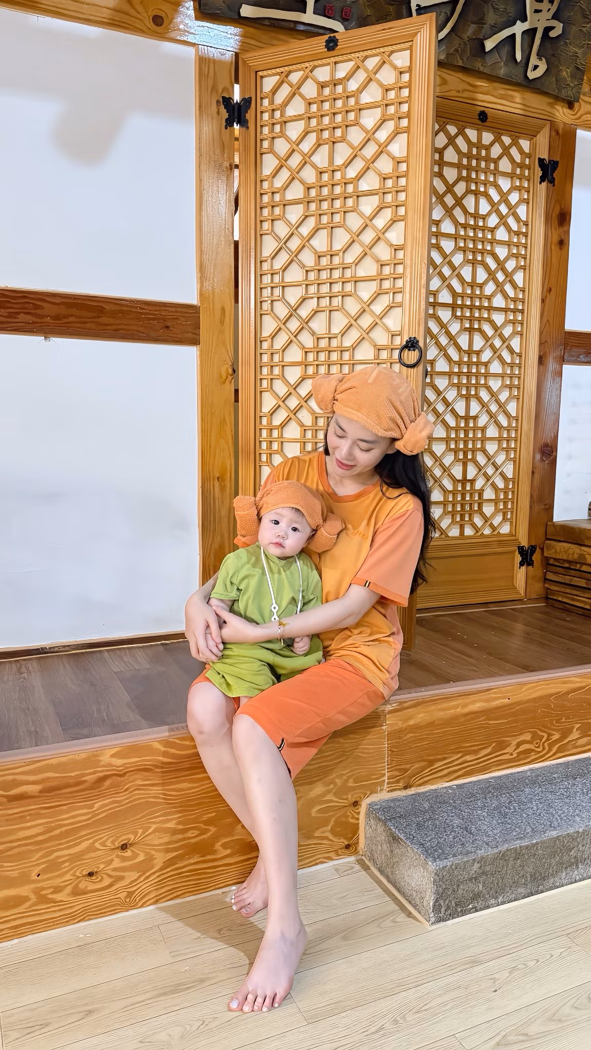 Như thường lệ, cặp song sinh Jimmy - Jenny có những biểu cảm và hành động vừa đáng yêu, vừa tinh nghịch. Ảnh: FB Đỗ Phương Oanh