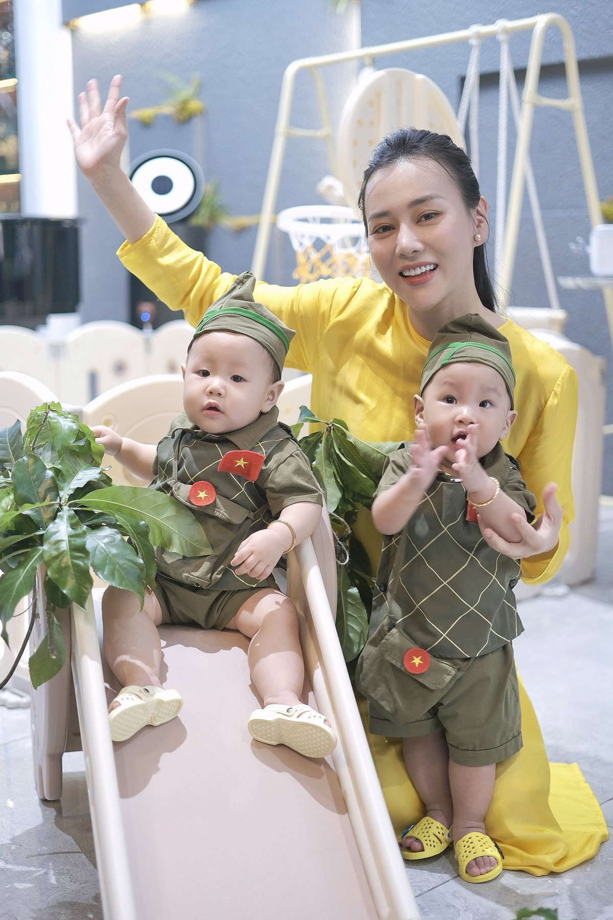 Chào đời vào tháng 5/2024, cặp song sinh Jimmy - Jenny hiện gần 1 tuổi, ngoại hình rõ nét khác biệt, dễ dàng nhận diện. Ảnh: FB Đỗ Phương Oanh