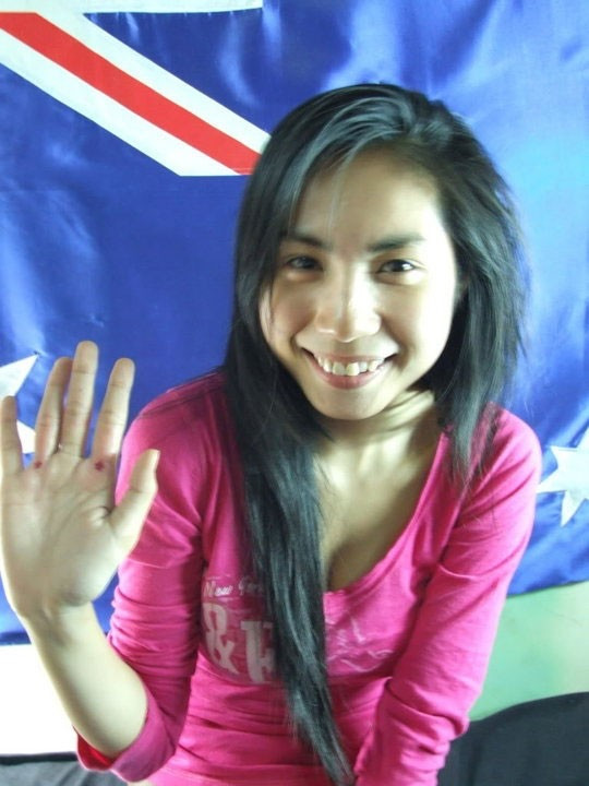 Năm 2005, ca sĩ Thủy Tiên bước chân vào giới giải trí. Cô hoạt động nghệ thuật với vai trò ca sĩ hát solo. Khi mới vào nghề, Thủy Tiên có khuôn mặt vuông, cánh mũi dày và làn da hơi ngăm, hàm răng chưa đều. Ảnh: Arttimes