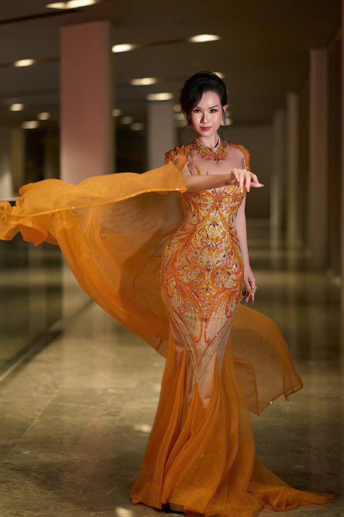 Nhiều người không khỏi tò mò về bí quyết giảm cân thần tốc của bà mẹ hai con. Ảnh: FB Võ Hạ Trâm