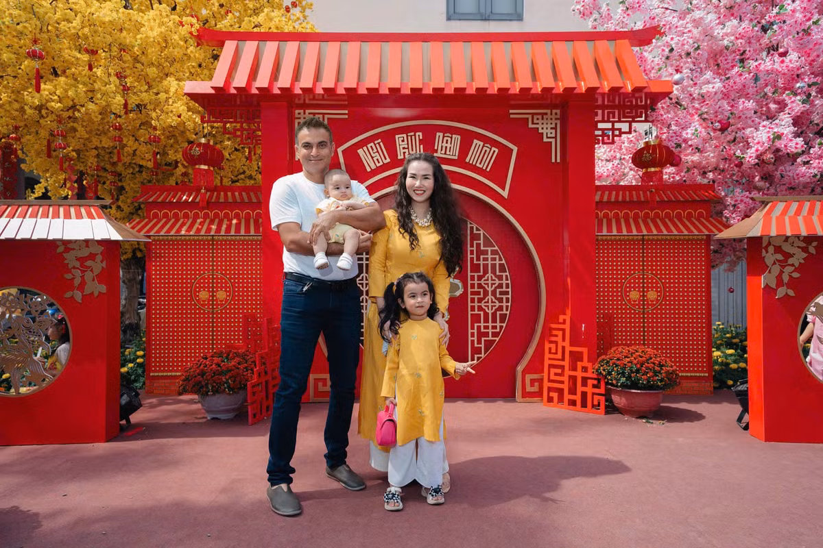 Không chỉ có sự nghiệp rực rỡ, Võ Hạ Trâm còn có cuộc hôn nhân viên mãn bên chồng Ấn Độ. Ảnh: FB Võ Hạ Trâm