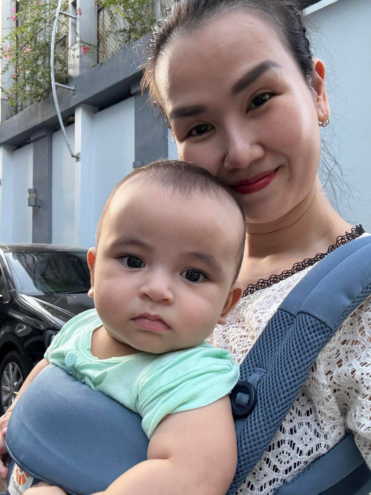 Vợ chồng cô đón con đầu lòng vào tháng 7/2021. Tháng 10 năm ngoái, gia đình cô có thêm bé trai Milo. Ảnh: FB Võ Hạ Trâm