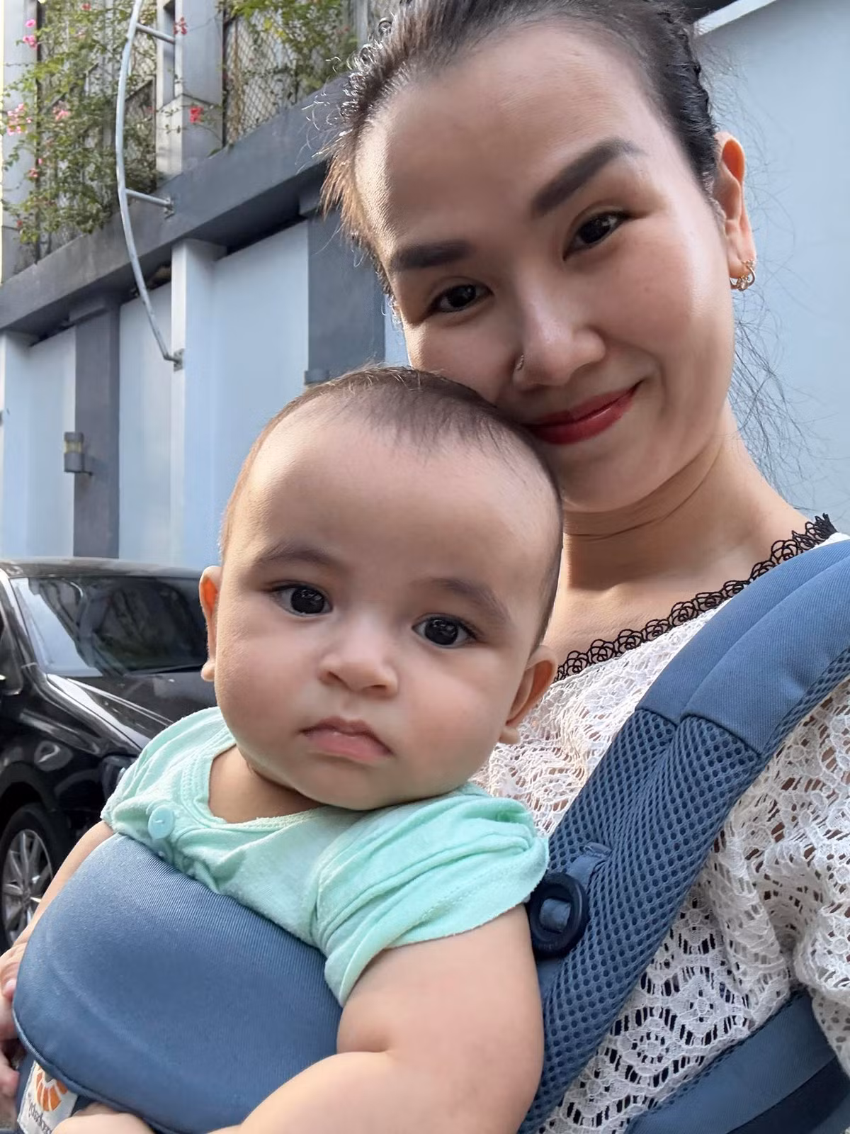 Vợ chồng cô đón con đầu lòng vào tháng 7/2021. Tháng 10 năm ngoái, gia đình cô có thêm bé trai Milo. Ảnh: FB Võ Hạ Trâm