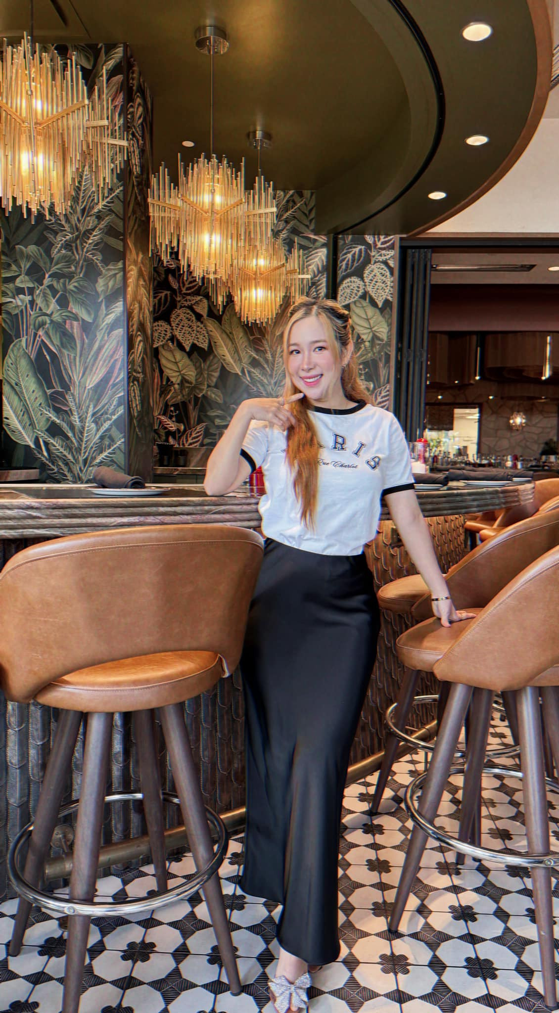 Theo chồng sang nước ngoài sinh sống, Duy Uyên nhóm Mắt Ngọc chấp nhận lập nghiệp lại từ đầu. Khi mới sang Mỹ, cô tập trung học tiếng Anh và ngành y, cuối tuần rảnh rỗi đi hát cho cộng đồng người Việt. Hiện Duy Uyên làm kỹ thuật viên siêu âm. Ảnh: FB Duy-uyen Nguyen