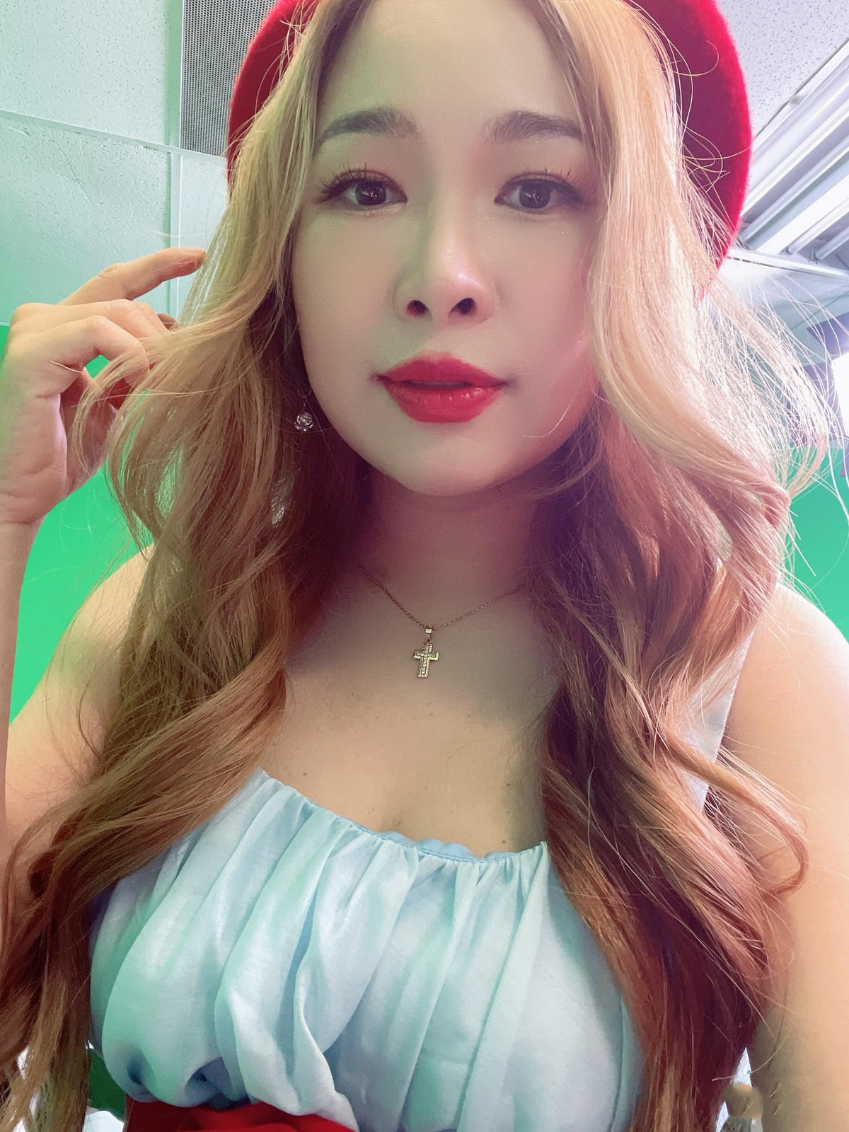 Năm 2010, Duy Uyên rời Mắt Ngọc, dừng sự nghiệp ca hát ở Việt Nam. Cô kết hôn với ông xã Việt kiều Tường Huy và không lâu sau đó sang Mỹ định cư. Cặp đôi chào đón con gái đầu lòng Hailee Linh Đan Nguyễn năm 2014. Ảnh: FB Duy-uyen Nguyen