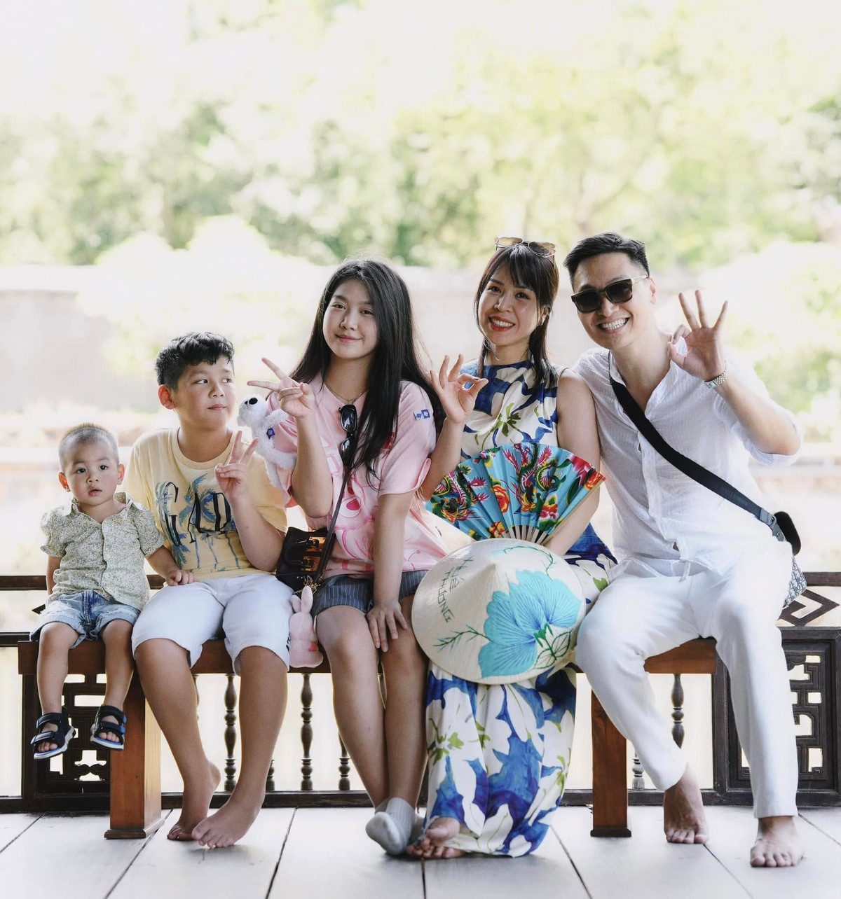 Mạnh Trường khoe hình ảnh những chuyến du lịch trong và ngoài nước cùng gia đình. Ảnh: FB Nguyen Manh Truong