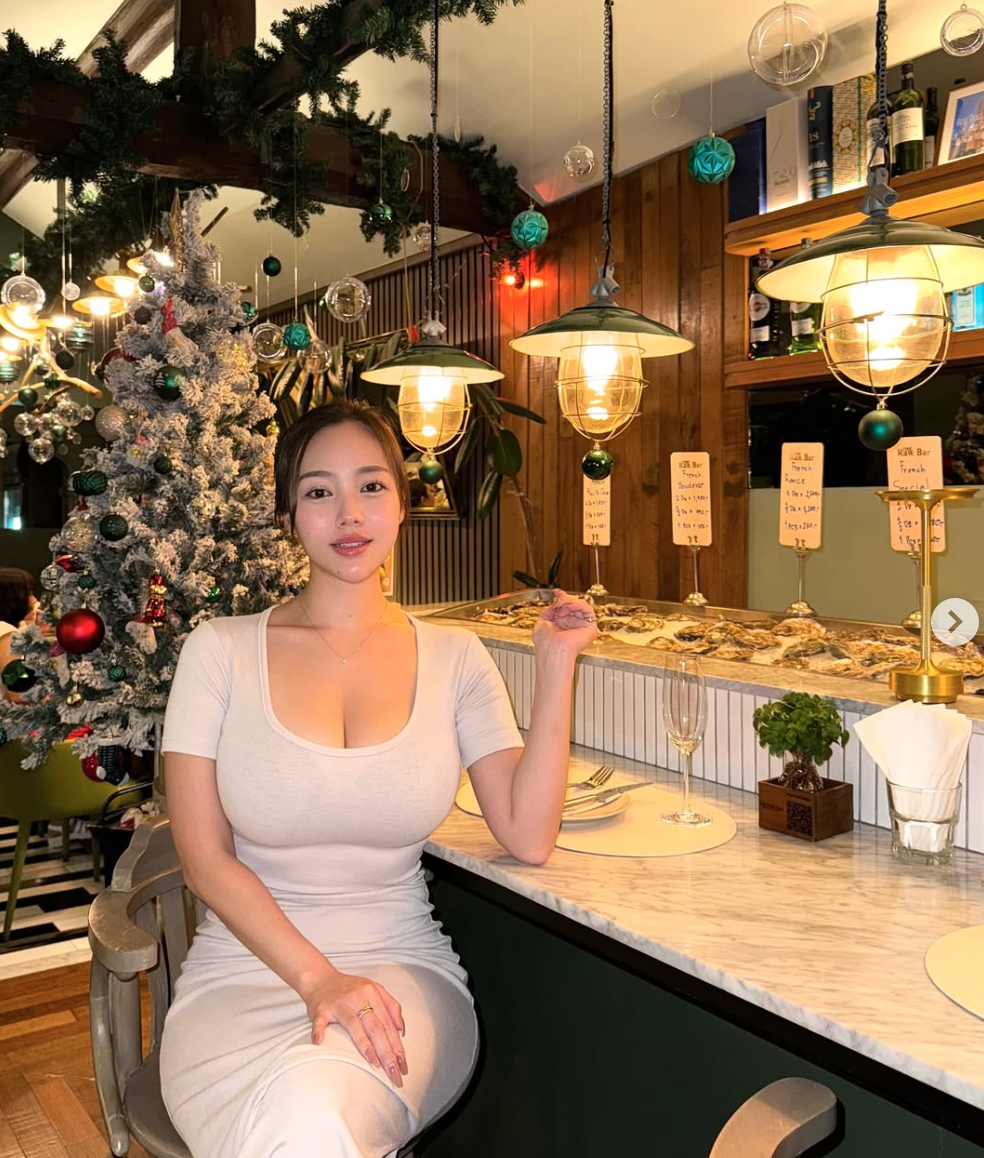 Dù sở hữu thân hình ngoại cỡ, người đẹp này vẫn tự tin khoe trọn đường cong cơ thể.