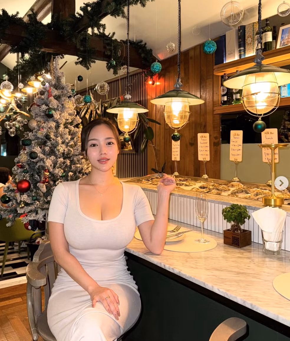 Dù sở hữu thân hình ngoại cỡ, người đẹp này vẫn tự tin khoe trọn đường cong cơ thể.