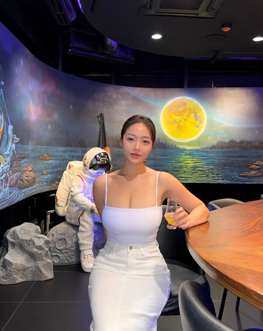 Với phụ nữ, ăn kiêng và giảm cân luôn là những câu chuyện không có hồi kết. Nhưng Lee Yumin lại cố gắng tăng cân để trở nên quyến rũ hơn.