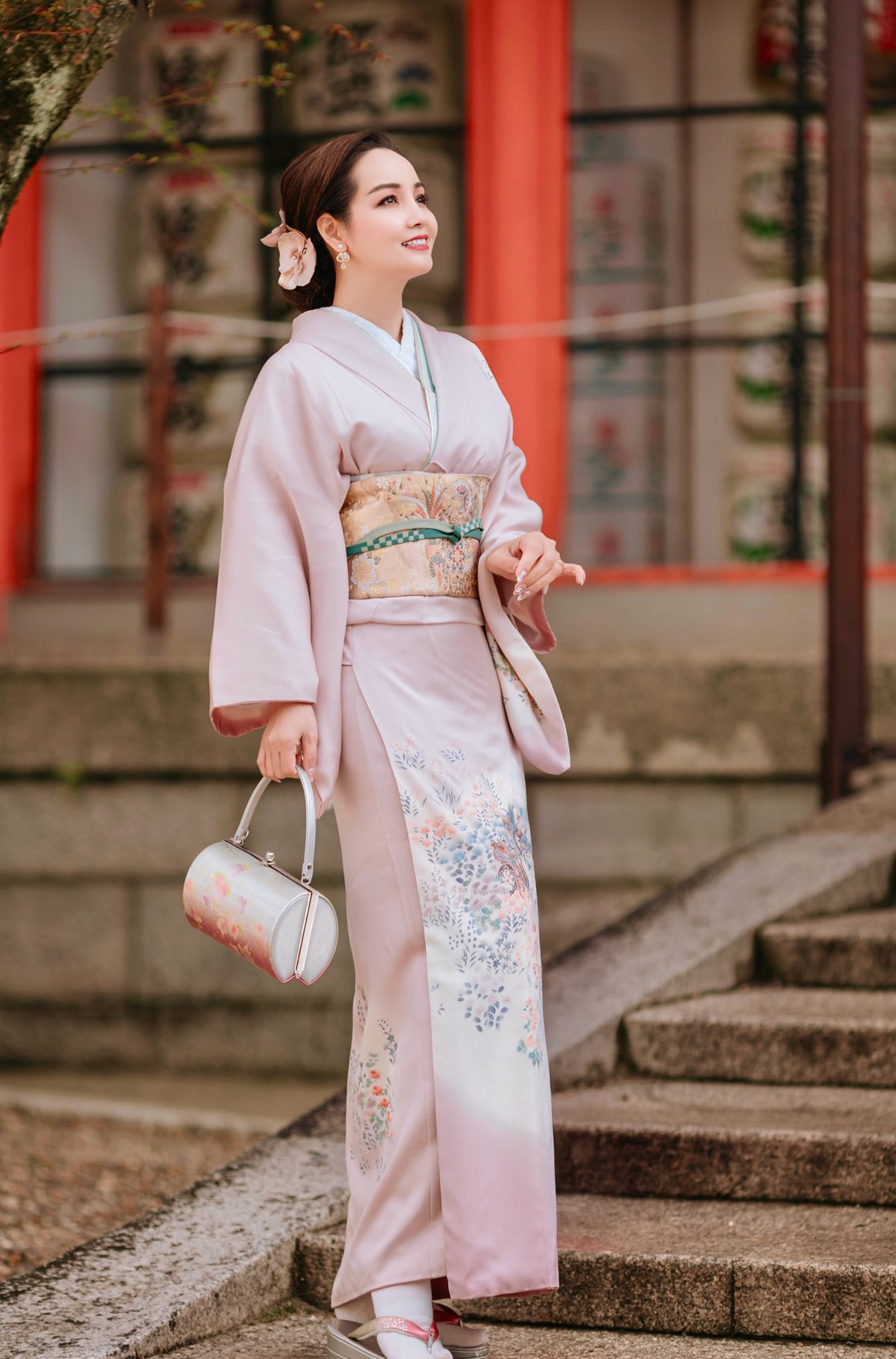 Diễn viên Mai Thu Huyền có dịp hoá thân thành phụ nữ Nhật Bản trong trang phục kimono truyền thống khi đến thăm cố đô Kyoto. Ảnh: FB Mai Thu Huyen