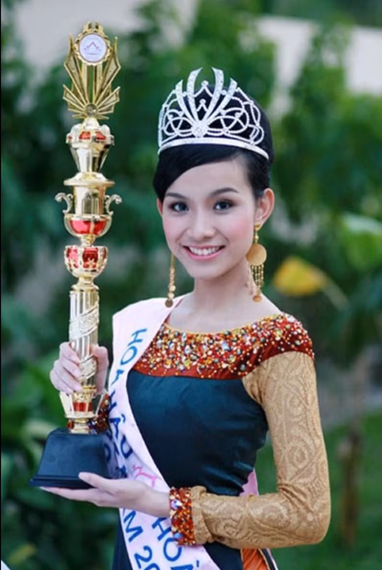  Thùy Lâm từng là một diễn viên, ca sĩ. Năm 2008, cô xuất sắc vượt qua nhiều đối thủ nặng ký để giành vương miện cuộc thi Hoa hậu Hoàn vũ Việt Nam. Ảnh: Saostar