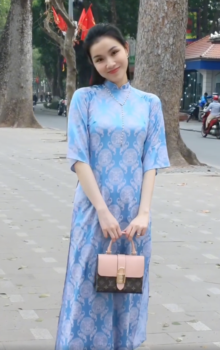 Bước sang tuổi 38 nhưng Thuỳ Lâm vẫn sở hữu làn da căng mướt, vóc dáng mảnh mai, chỉ cần trang điểm nhẹ nhàng visual vẫn sáng bừng. Ảnh chụp màn hình