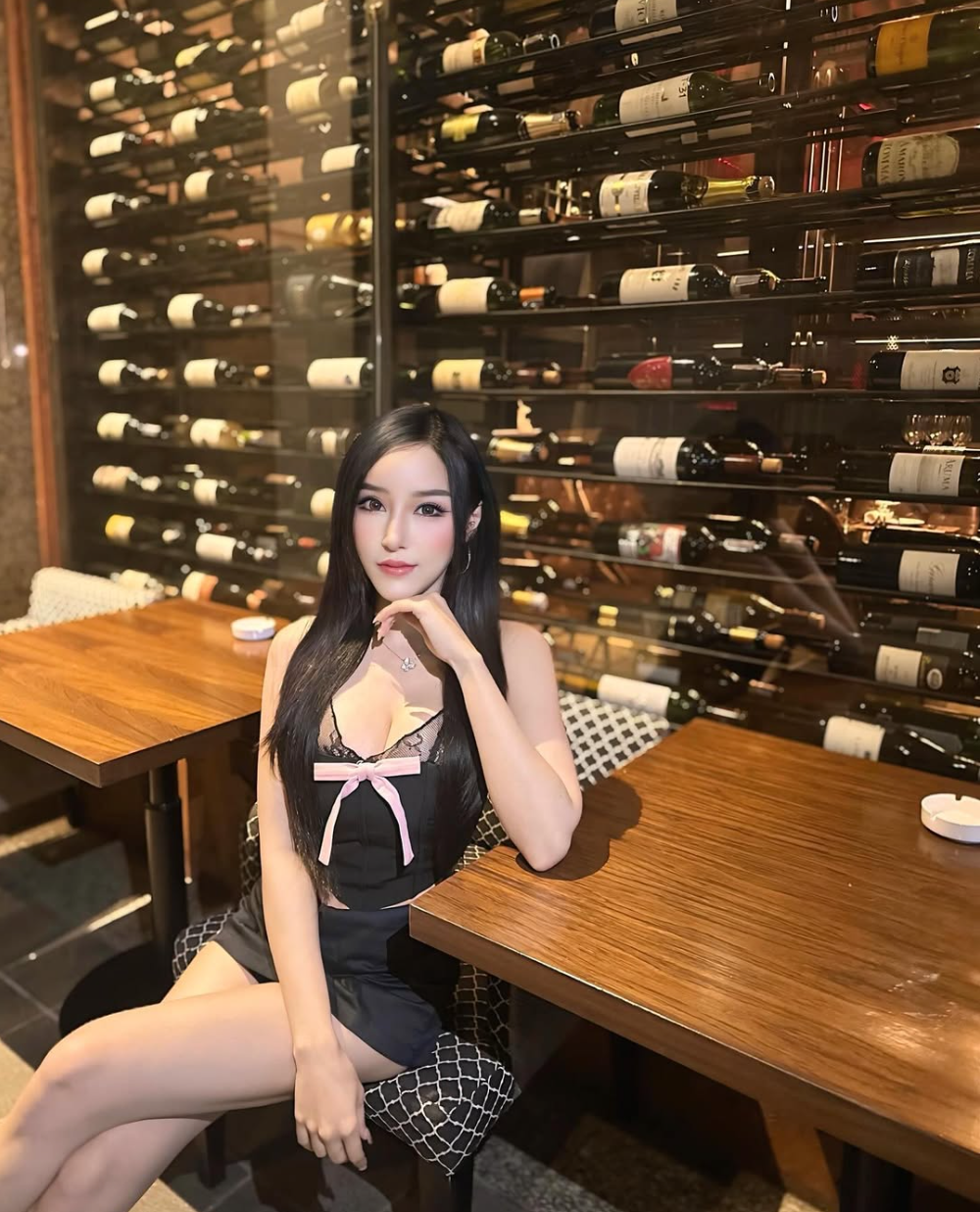 Cô nàng yêu thích những chiếc quần ngắn khoe đôi chân dài miên man.