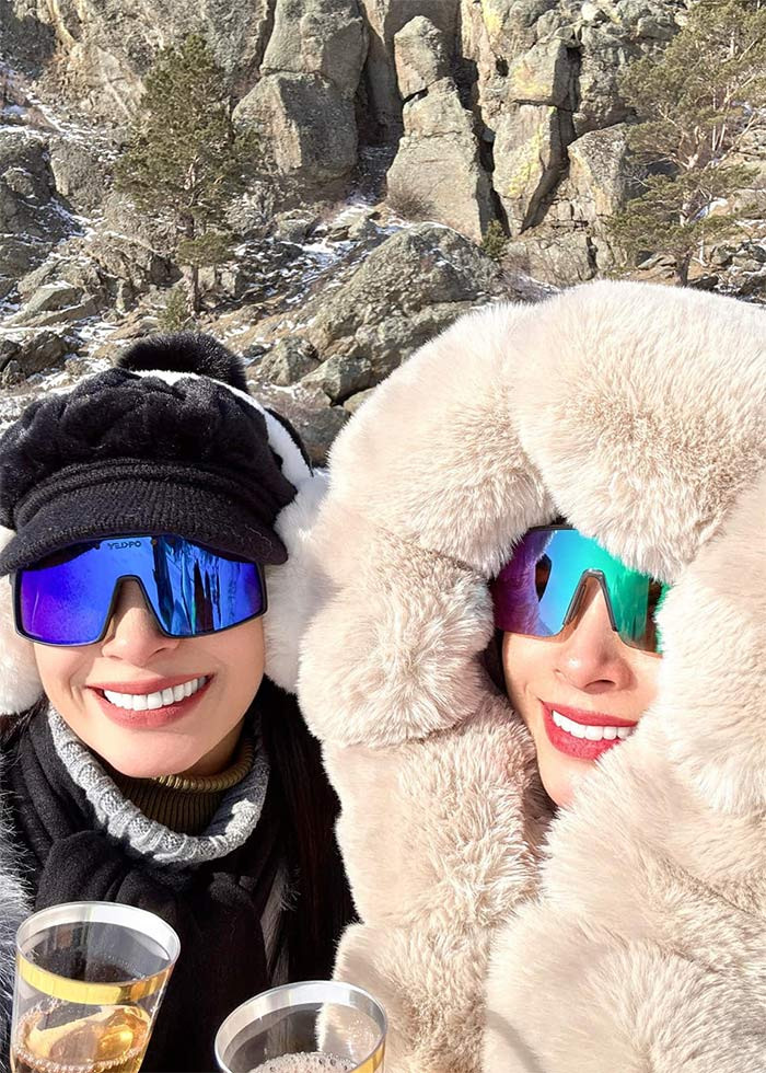 Cả hai còn có trải nghiệm tuyệt vời trên hồ Baikal khi tự khoan băng tuyết đổ rượu vào uống. (Ảnh: FB Thúy Hằng)