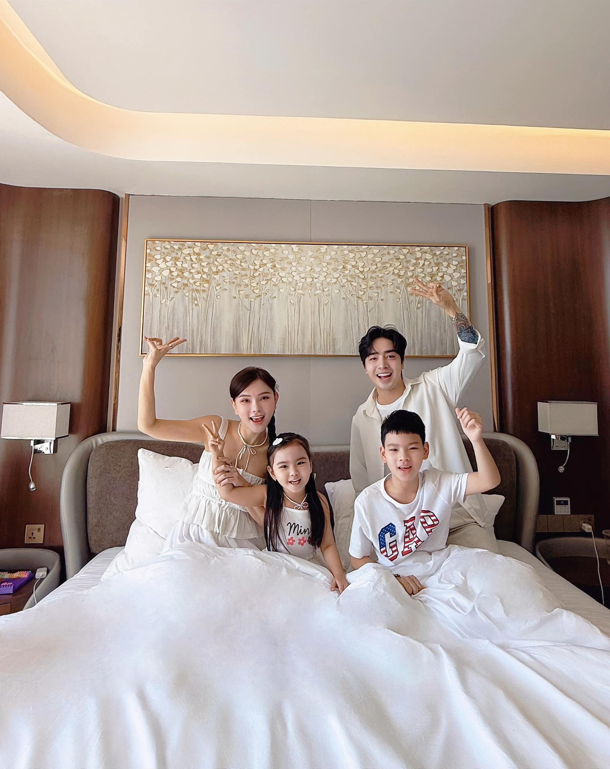 Gia đình ca sĩ Thu Thuỷ du lịch đầu năm mới. Ảnh: FB Nguyễn Thu Thuỷ