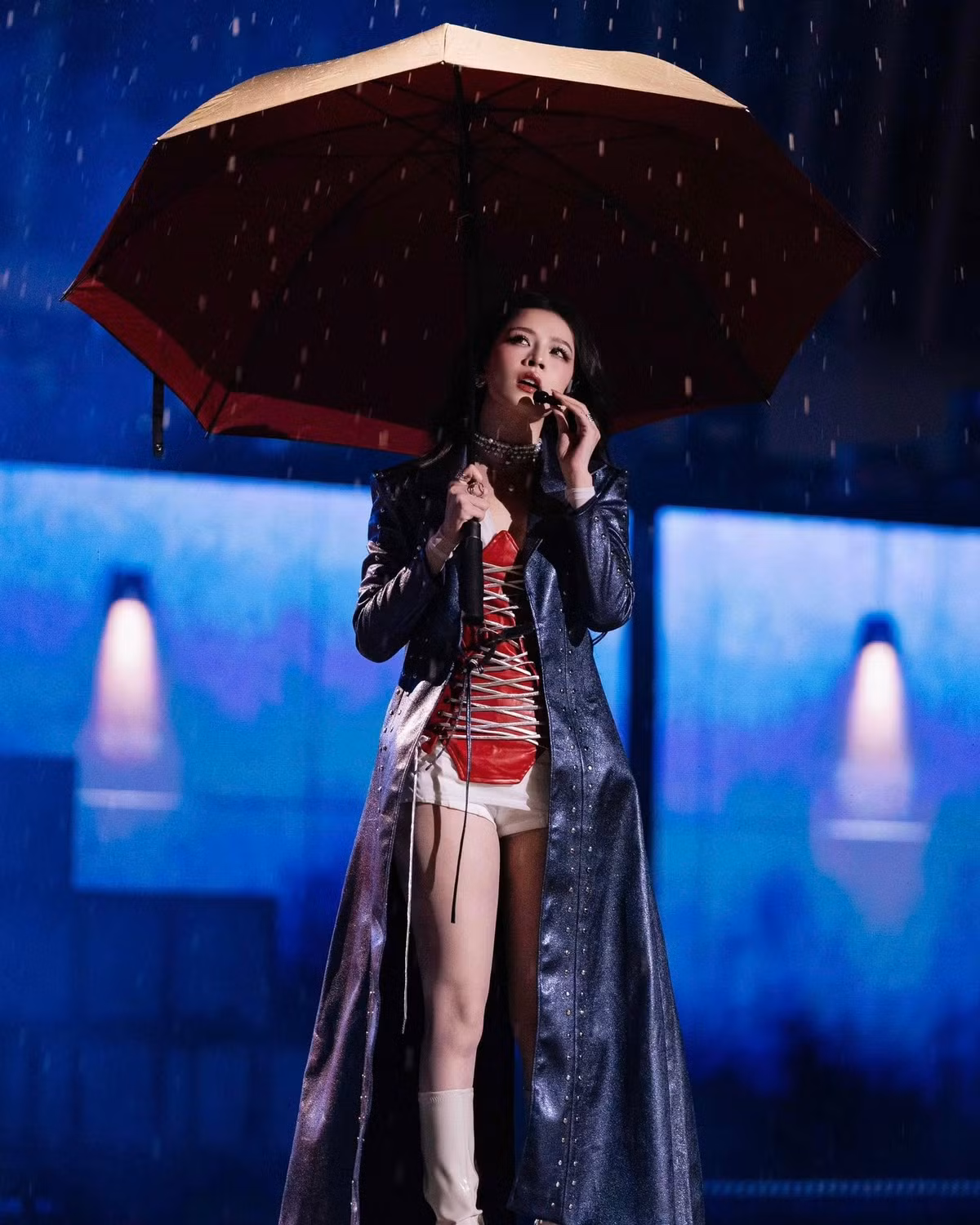 Chi Pu cá tính khi trình diễn trên sân khấu. Ảnh: FB Chi Pu