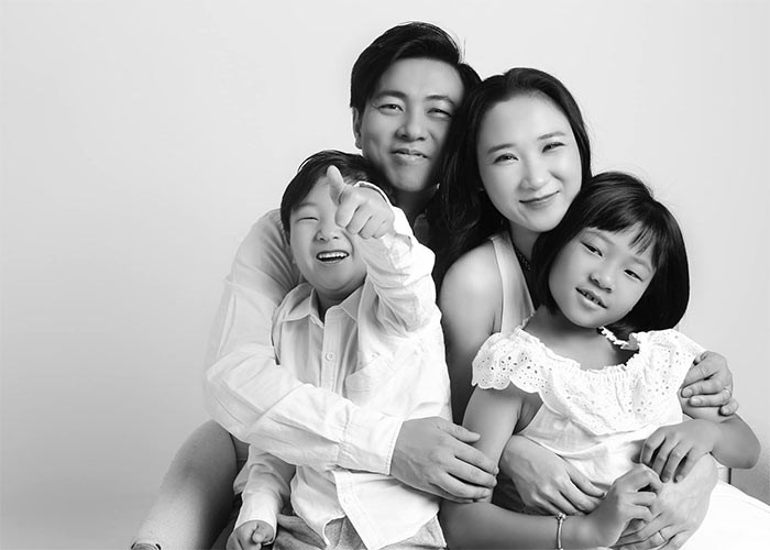 Hồng Vân, con gái lớn của Thanh Lam, cùng chồng và hai con. (Ảnh: FB Thanh Lam)