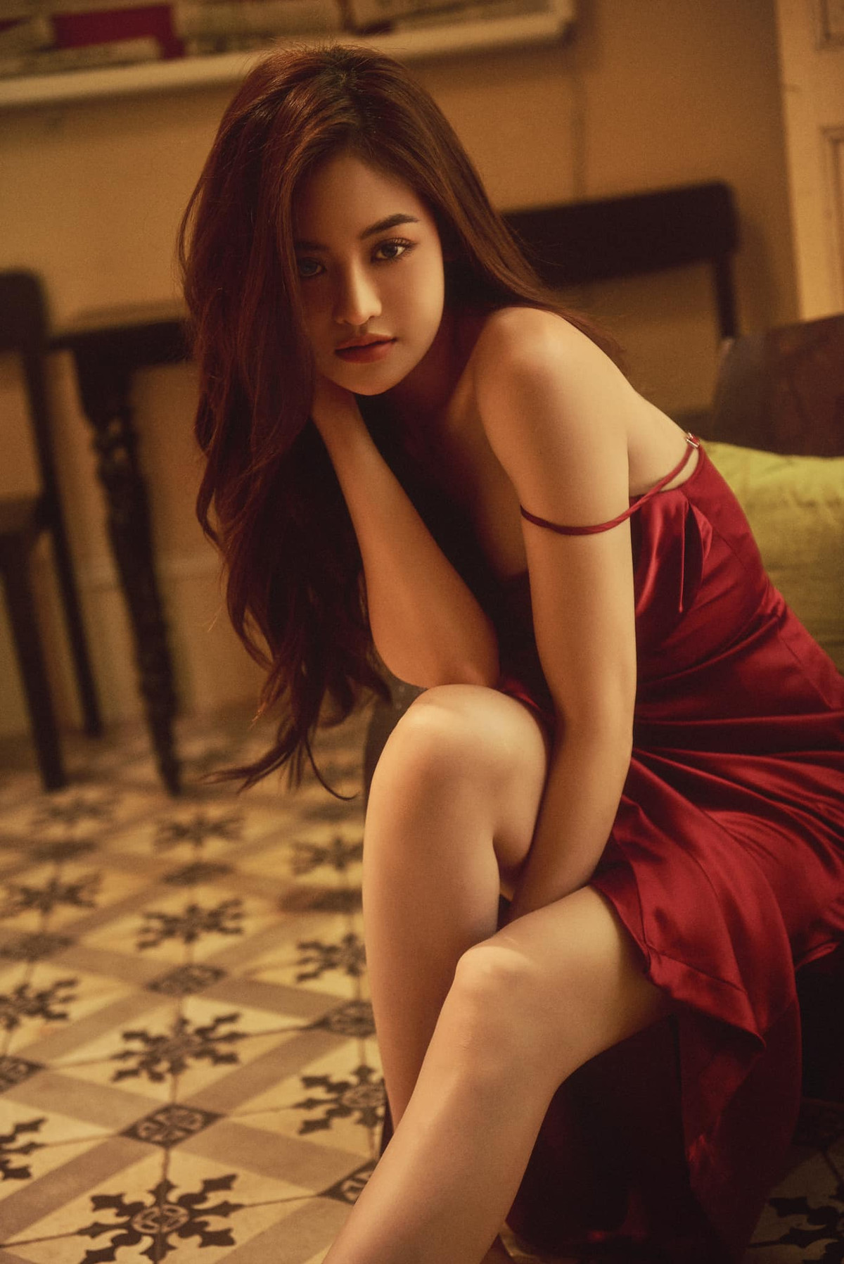 Cô nàng có thể biến hóa linh hoạt với nhiều phong cách khác nhau, từ nữ tính, dịu dàng đến cá tính, mạnh mẽ. Ảnh: FB Thuỳ Anh