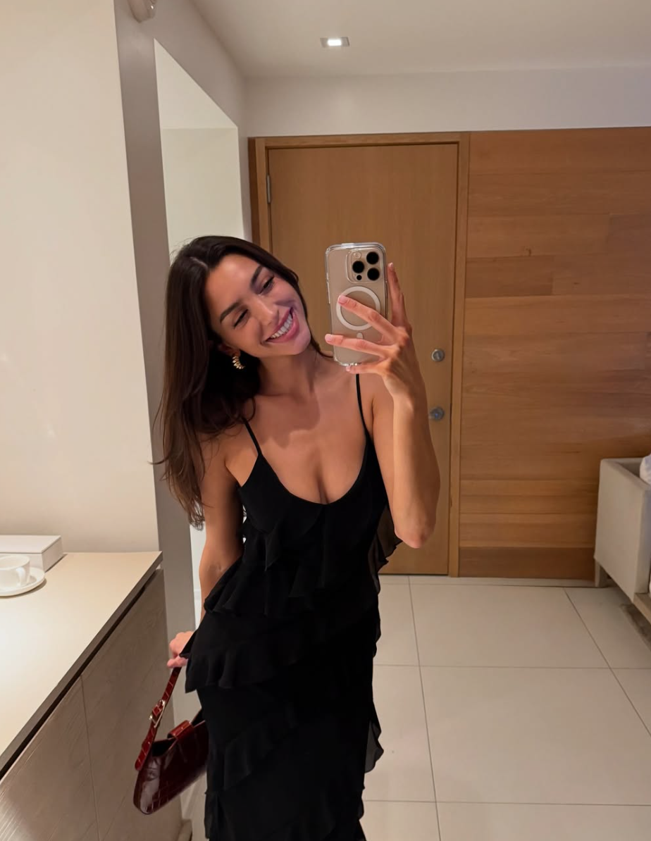 Mỗi lần xuất hiện, Celine đều khiến người đối diện không thể rời mắt.