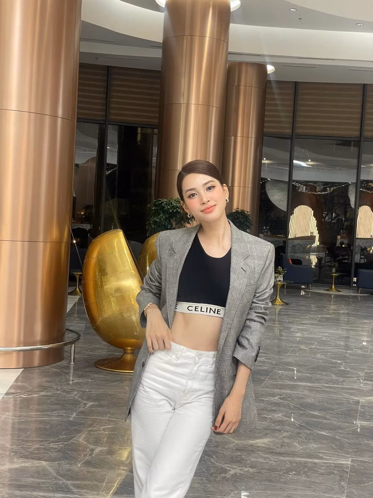 Hoa hậu Tiểu Vy diện croptop khoe vòng eo thon gọn. Ảnh: FB Trần Tiểu Vy