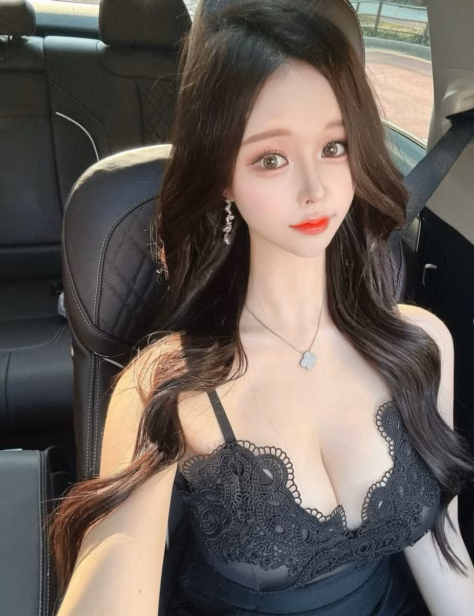 Mỗi lần xuất hiện trên sân golf cỏ xanh mướt, Seo Yoo A lại khiến người hâm mộ và giới truyền thông không thể rời mắt.