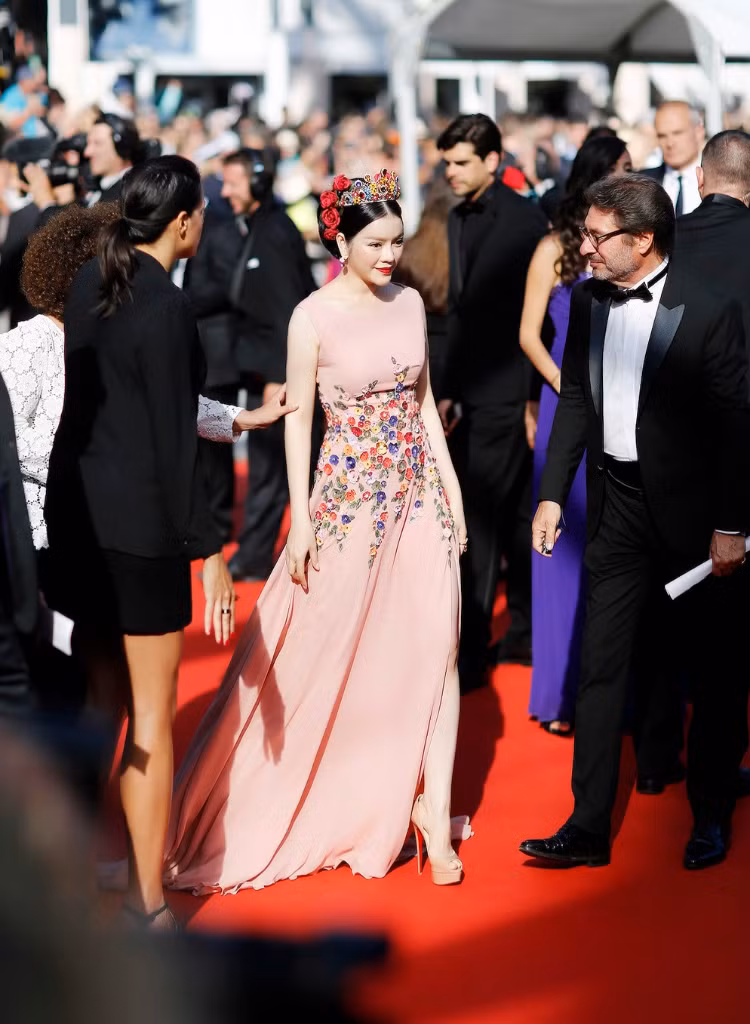  Lý Nhã Kỳ không chỉ là một nữ diễn viên tài năng mà còn là một biểu tượng thời trang của Việt Nam.