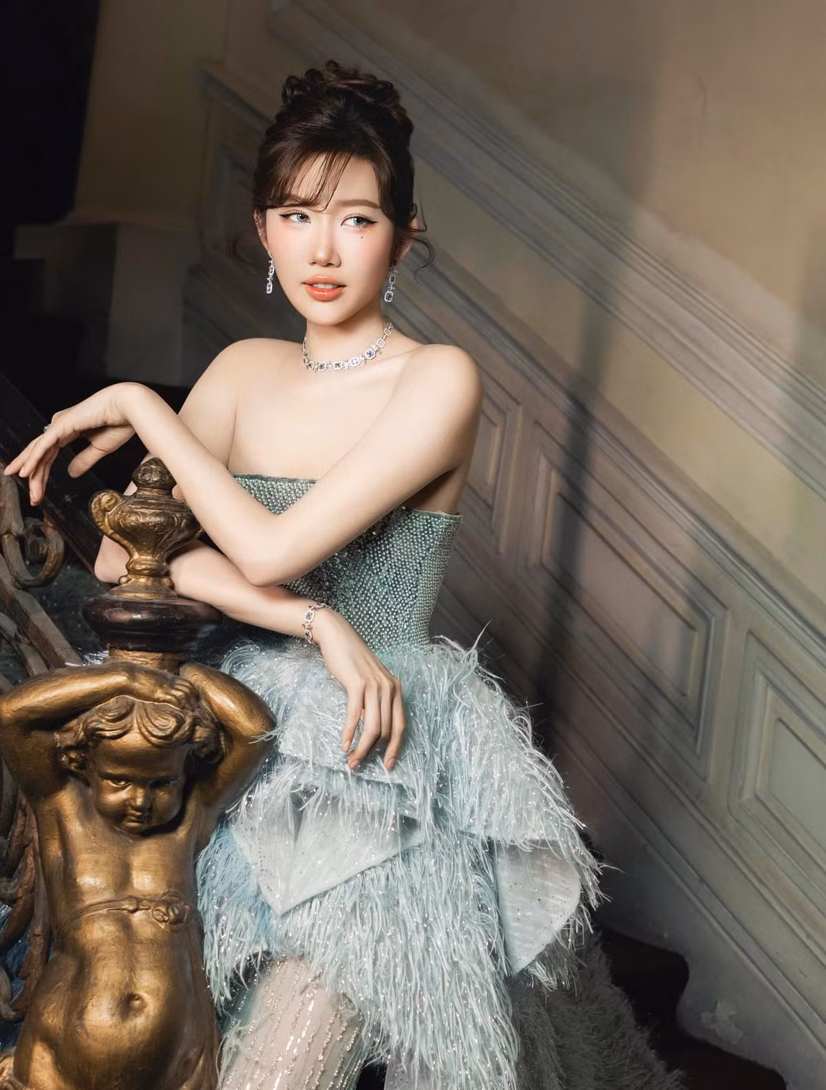 Diễn viên Thuý Ngân được nhận xét giống công chúa bước ra từ truyện cổ tích bởi nhan sắc rực rỡ. Ảnh: FB Lê Huỳnh Thuý Ngân