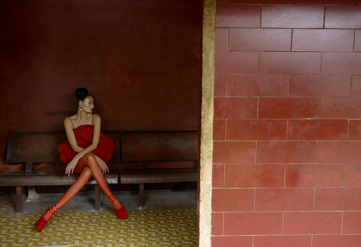 Người mẫu Lê Thuý gợi cảm trong trang phục của nhà thiết kế Đỗ Mạnh Cường. Ảnh: FB Le Thuy