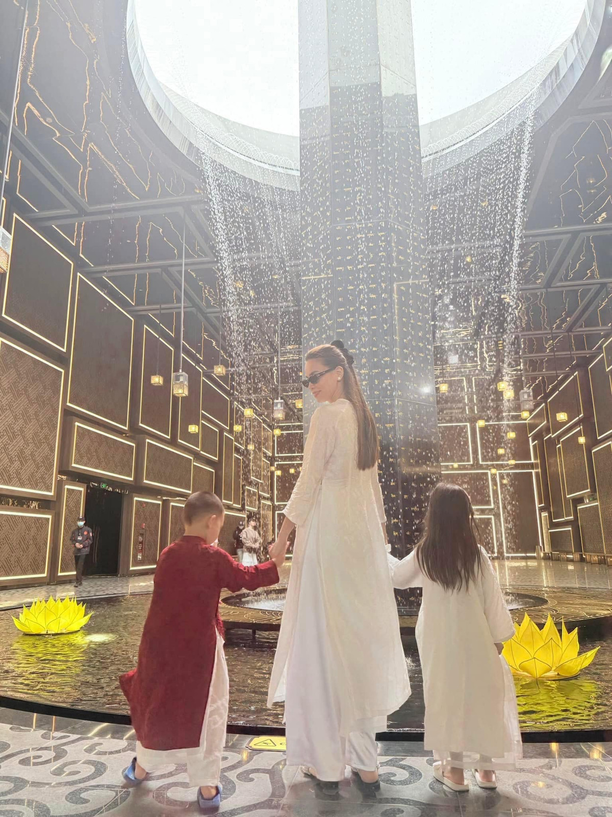 Ca sĩ Hồ Ngọc Hà cùng hai con du xuân. Ảnh: FB Ho Ngoc Ha